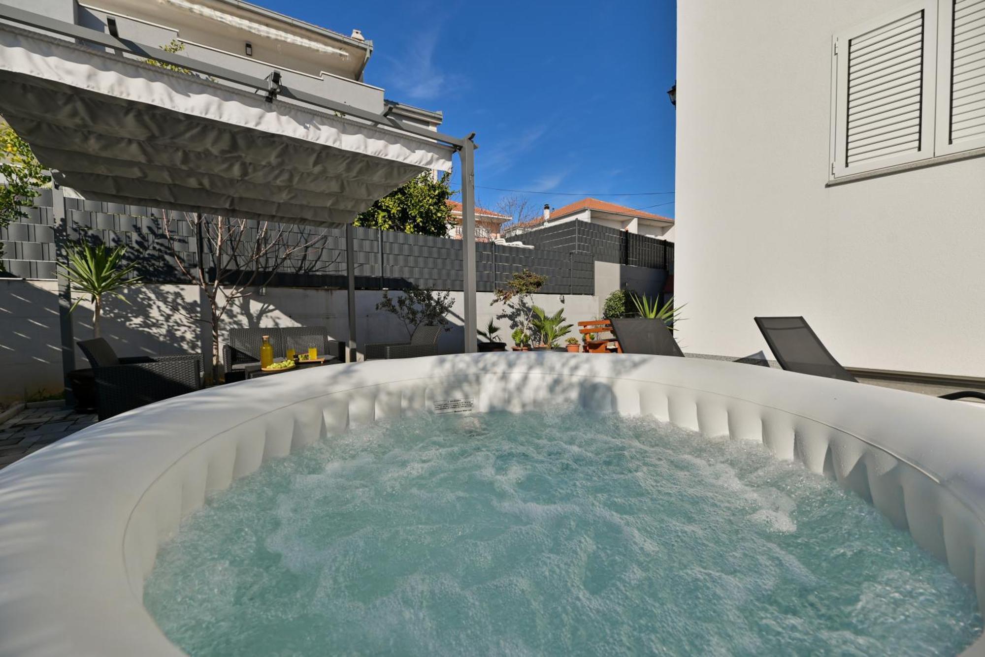 Luxury Apartment With Garden Jacuzzi And Wellness Trogir Exterior foto